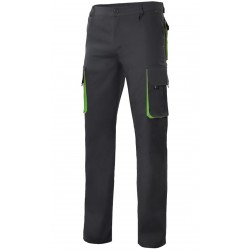 Pantalón pinzas multibolsillo bicolor de sarga. 65% Poliéster - 35% Algodón. 200grs/m2