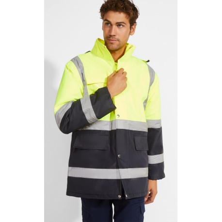 Parka Acolchada Tejido Inpermeable. Ext. 100% Waterproof Pol laminado. Int. 100% Poliéster 365 g/m²