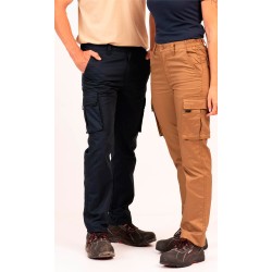 Pantalón de trabajo Elástico e Hidrofugado. 70% Pol. 26% Alg. 4% Elas. 240gr/m2