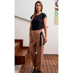 Pantalon con Sobrefalda. 92% Pol. 8% Elas. 215 gr/m²