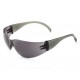 Gafa de ocular unilente envolvente. Gris solar anti-rayadura.