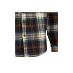 Camisa de cuadros con forro polar interior.
