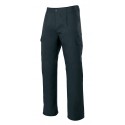 Pantalón de sarga forrado de punto multibolsillo.  65% Pol - 35% Alg. 200grs/m2